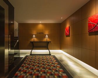 E Hotel Higashi Shinjuku - Tokio - Pasillo