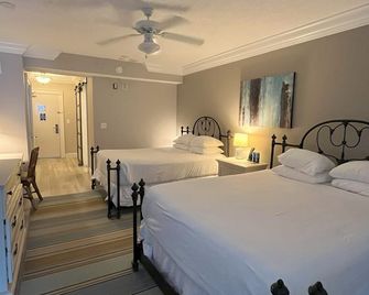 Guestroom at Resort Located Right on The Beach!! - Fort Lauderdale - Bedroom