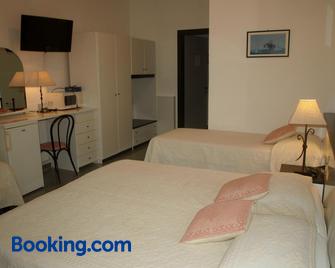 Hotel La Conchiglia - La Maddalena - Makuuhuone