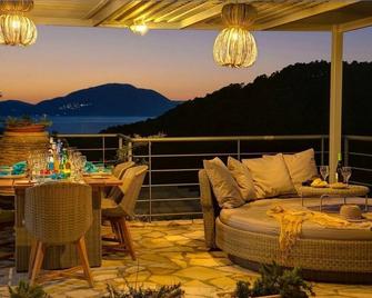 Stunning Kefalonia Villa | Villa Daisya | 3 Bedrooms | Seafront - Erisos - Balcony