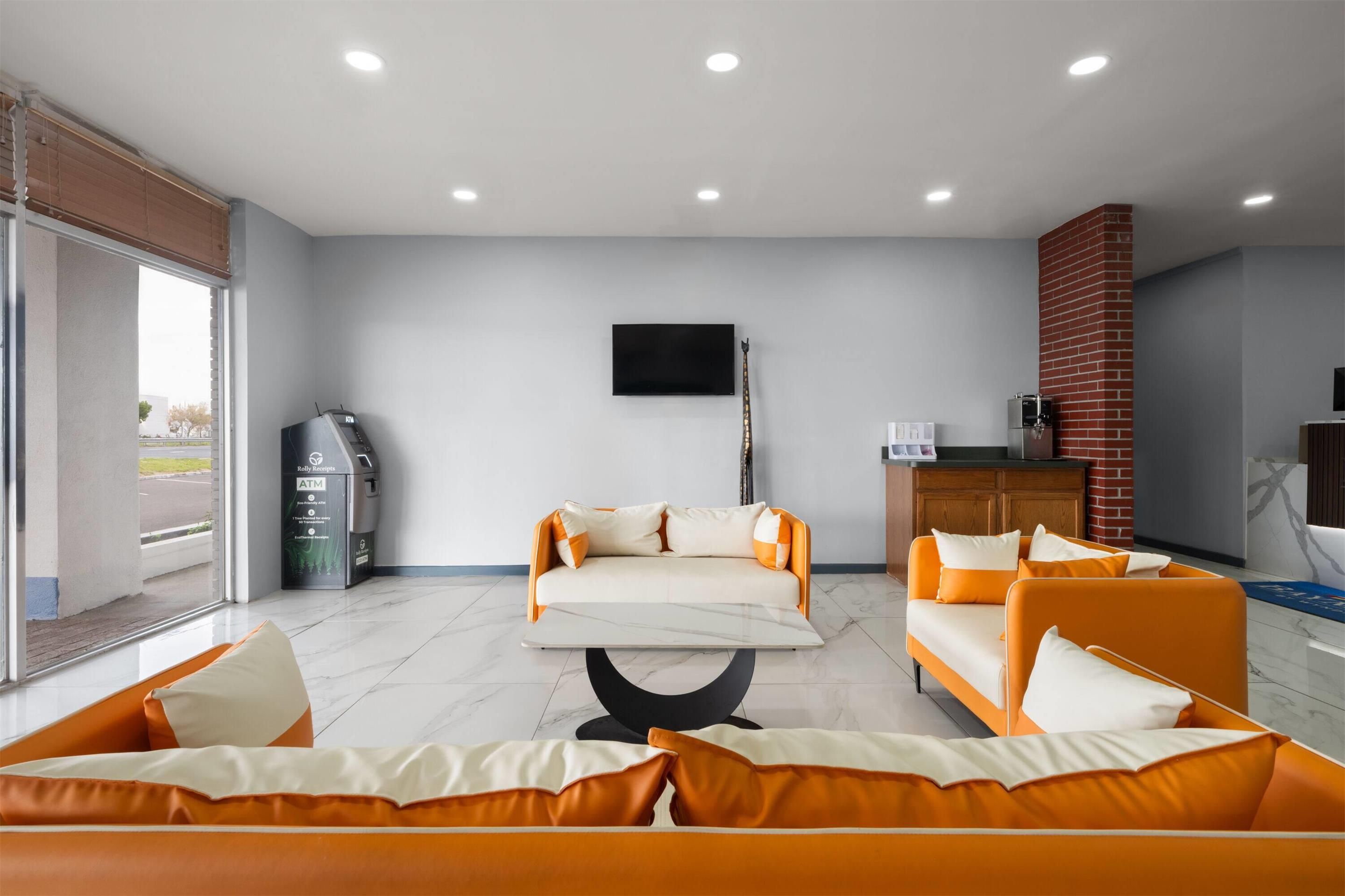 Baymont by Wyndham Salisbury MD - Salisbury - Living room