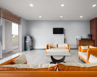 Baymont by Wyndham Salisbury MD - Salisbury - Living room