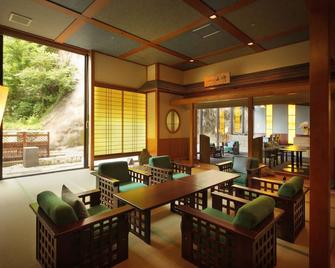 هوتل أوتاكي - نيكو - مطعم