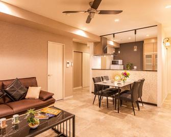 Mr.Kinjo In Premium Terrace Chatan - Chatan - Jídelna