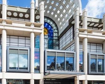 Peaceful Home Berrylands Surbiton Surrey Uk - Free Parkings - Surbiton - Bâtiment