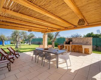 Comfortable house in the countryside with garden near the sea - Vernole - Innenhof