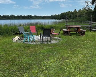 Quiet Lakefront Cabins on Samally Lake - Renfrew - Patio