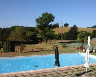레 포레 델 트레야 - 치비타 카스텔라나 - 수영장