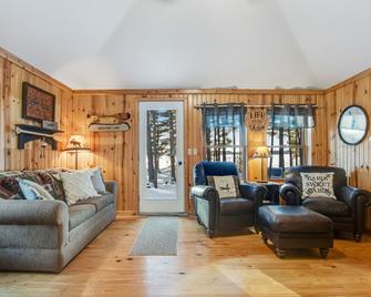 Cabin on the Loop-Upper - Three Lakes - Sala de estar