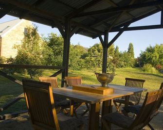 Armytage House Accommodation - Brighton - Patio