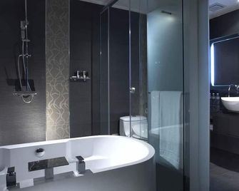 Xinshe Hotel - Linsen - Taipei City - Bathroom