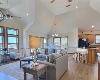 Shell Castle Cottage- 4 Bdrm- Steps from beach- Community Pool & Spa - Buxton - Salon