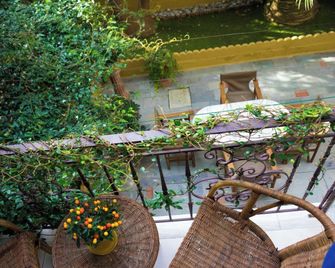 Hotel Kostis - Scíathos - Patio