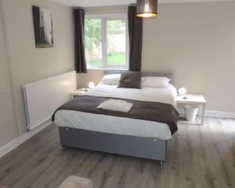 5 Bed Camberley Airport Accommodation - Camberley - Bedroom