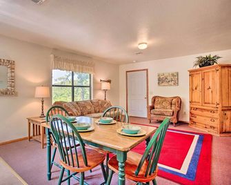 Cozy, Secluded Davis Cabin on 60 Wooded Acres - Davis - Comedor