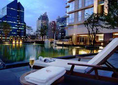 Sathorn Vista, Bangkok - Marriott Executive Apartments - Bangkok - Piscina