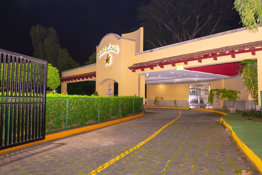 Hotel Estrella - מנגואה - בניין
