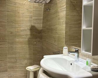 Hotel Continental - Andalo - Badkamer