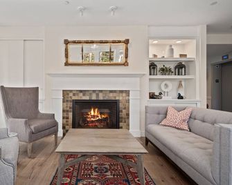 Briar Barn Inn - Rowley - Living room
