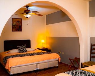 Hotel Don Udos Bed & Breakfast - Copán - Schlafzimmer