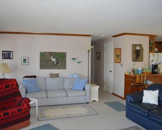 Gear up for spring: fish, kayak and relax! - Angola - Living room