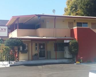 Travel Inn - Oakland - Edificio