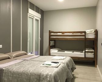 Pensión La Bilbaina - Albergue Logroño - Logroño - Habitación