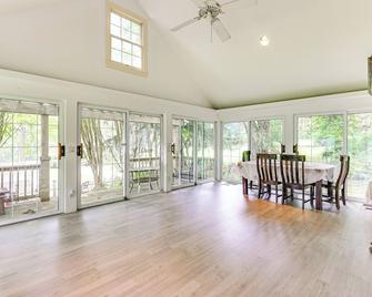Near Shops and Parks Dog-Friendly Maryland Gem - Owings Mills