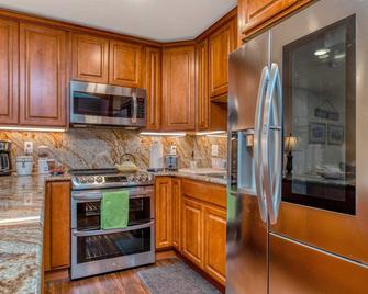 East Condo #202 - Girdwood - Kitchen