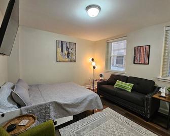 Fabulous Stay at the Historic Inman - 203 - Champaign - Bedroom