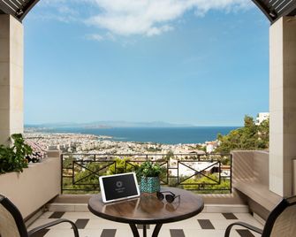 رويال صن هوتل - خانيا - شرفة