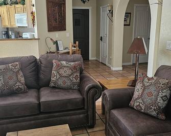 Quant Sedona Get Away - Village of Oak Creek - Sala de estar