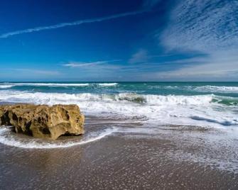 Relaxing Beach Town Getaway - Stuart - Beach