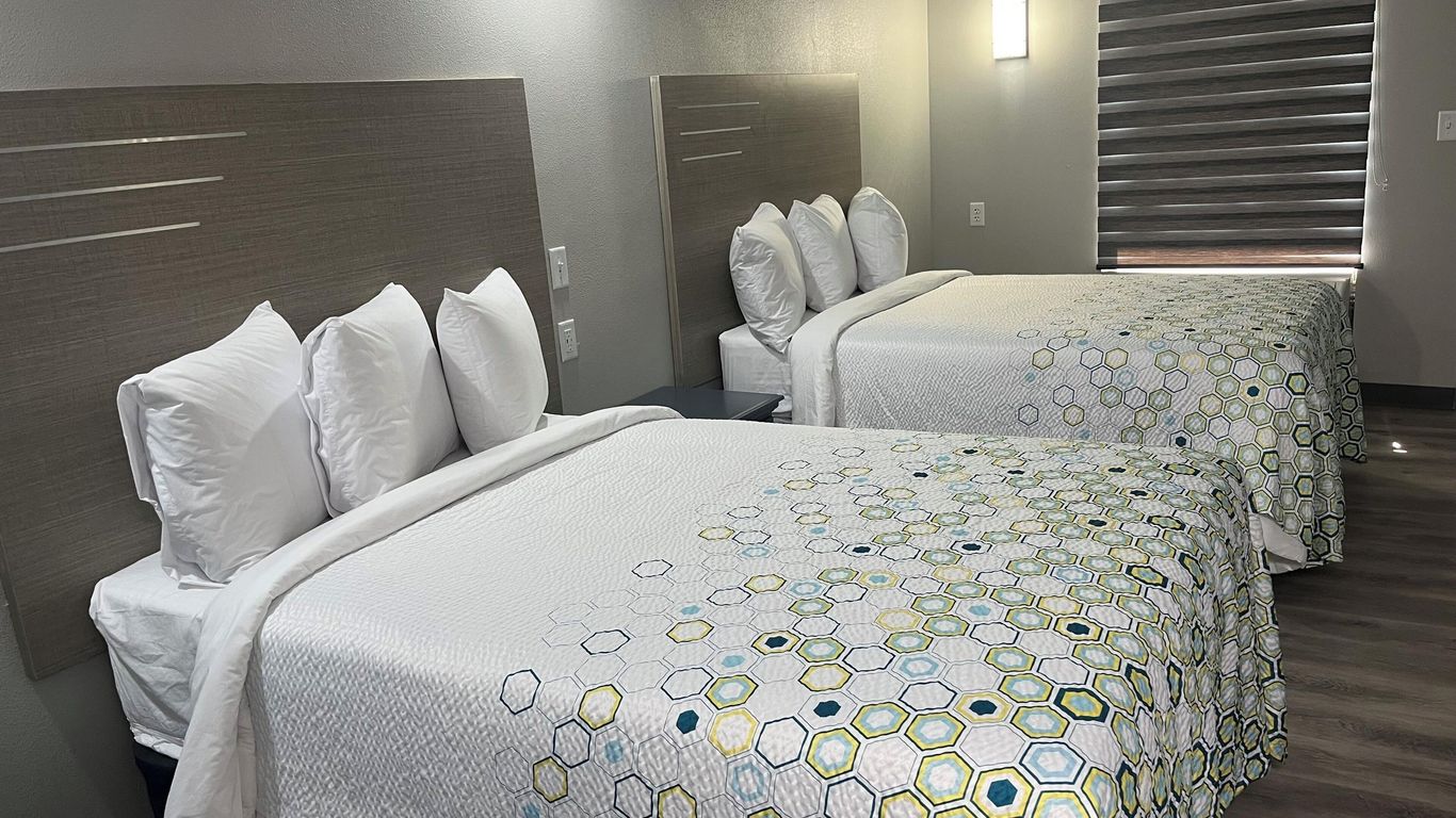 HomeTowne Studios by Red Roof Athens, TN