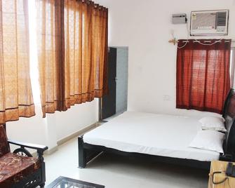 Hotel Tara Inn - Jaunpur - Bedroom