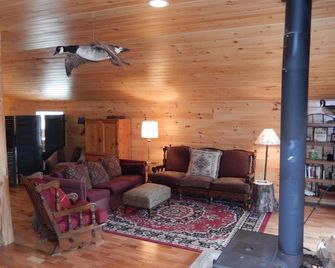 Adirondack Vacation Rental - close to water's edge Open Spring/Summer/Fall - Saranac Lake - Living room