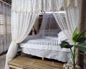 Riverside Native guest house and A-framed cabin for family picnic and camping. - Binalonan - Bedroom