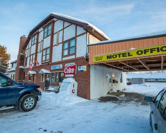 Englehart Motel - Englehart - Building