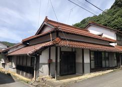 A calm time spent renting an old folk house designated as an important tradition and Hagi Okan - Hagi - Building