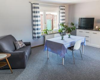 Idyllic Non-Smoking Apartment In The Country With Parking Space For Cars And Bikes - Ascheberg - Living room