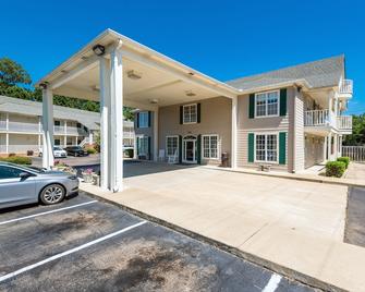 Plantation Oaks - Millington - Building