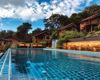 ภูพญา ซีวิว รีสอร์ท - เกาะพีพี - สระว่ายน้ำ
