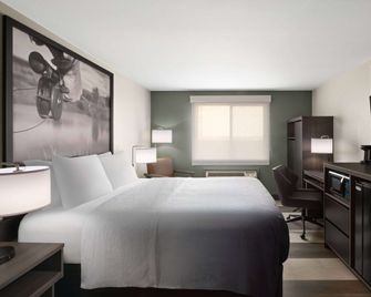 Super 8 by Wyndham Conrad - Conrad - Bedroom