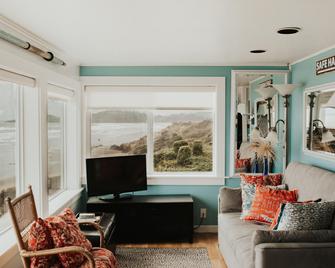 Nye Beach Cottages - Newport - Salon