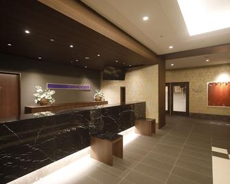 Dormy Inn Premium Osaka Kitahama - Osaka - Front desk