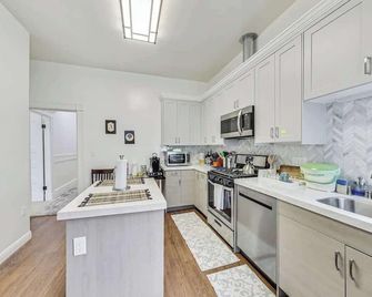 In The Heart of Haight Ashbury 5 Bedroom - San Francisco - Kitchen