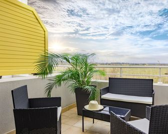 Résidence Hôtelière Natureva & Spa - אגיד - מרפסת