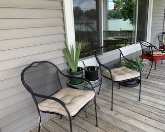 Beautiful Wilson Lake One Story Four Bedroom Lake Front Home on Shoals Creek - Florence - Binnenhof