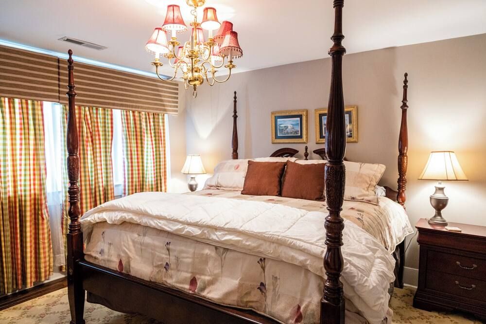 Guest House Of Kentucky (King - 2nd Floor) - Lancaster