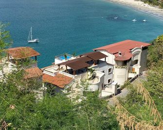 Luxurious Pacifica Grand Senior Suite - איקסטפה זיהואטנחו - בניין